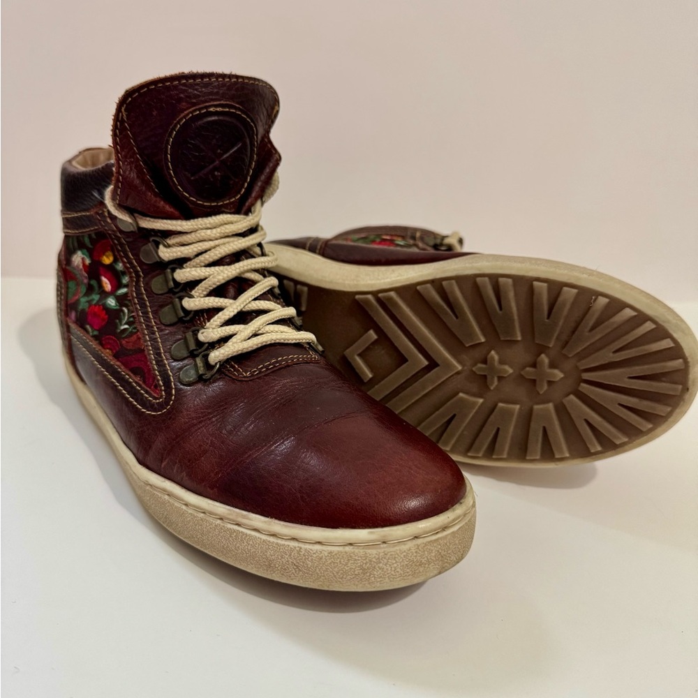 Inkkas Rooster Camping Boot Women’s size 9 - Hiking, Outdoors